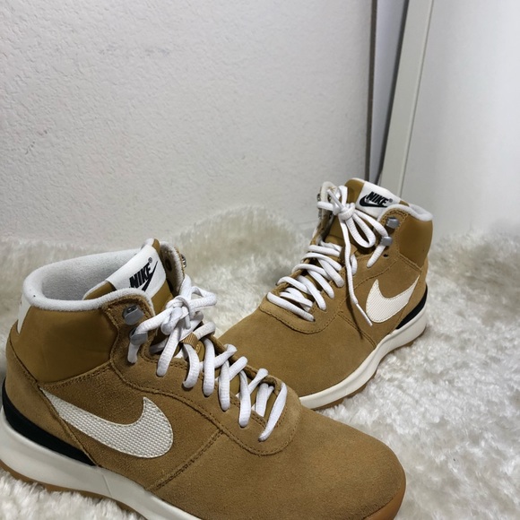 Nike shoes - Picture 3 of 6